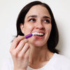 Femme avec Diamond Smile Violet stylo de blanchiment des dents - Correction de la couleur Correction de la couleur Pen