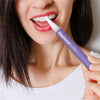 Femme avec Diamond Smile Violet stylo de blanchiment des dents - Correction de la couleur Correction de la couleur Pen