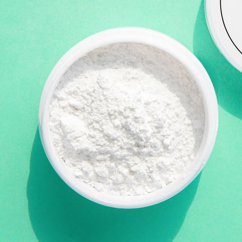 Diamond Smile Blanchiment des dents PAP+ Poudre dans un tube à essai avec fond vert