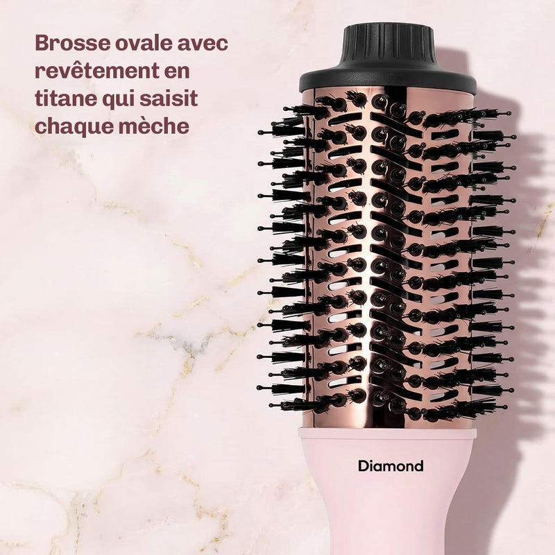 Brosse brushing pour créer un volume durable et une finition lisse digne d'un salon.