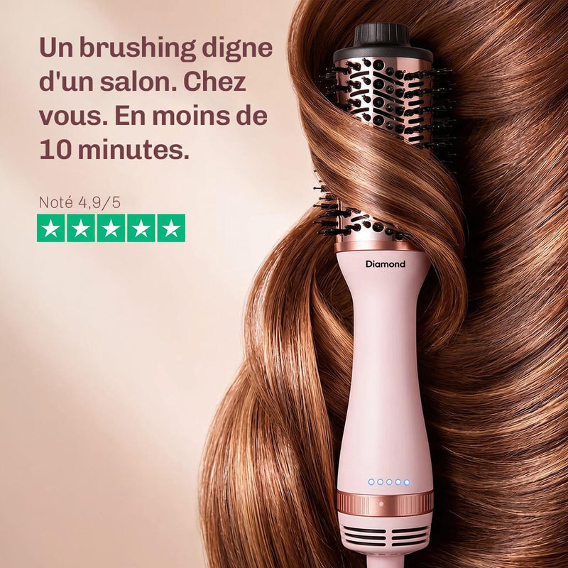 Brosse ovale en titane assurant une répartition homogène de la chaleur pour un coiffage en douceur.