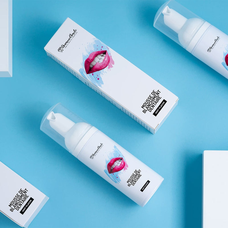 Mousse de blanchiment des dents pour des dents claires